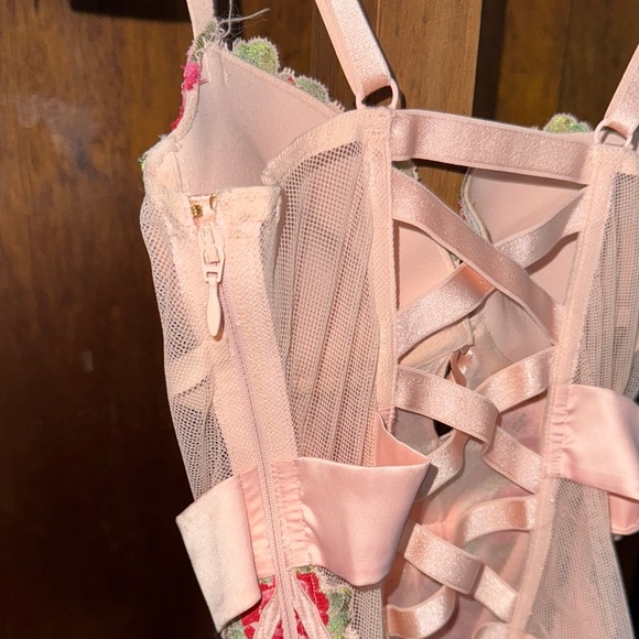 NWOT Victoria’s Secret 34B Pink Bow and Rose Zip Corset - Picture 5 of 7